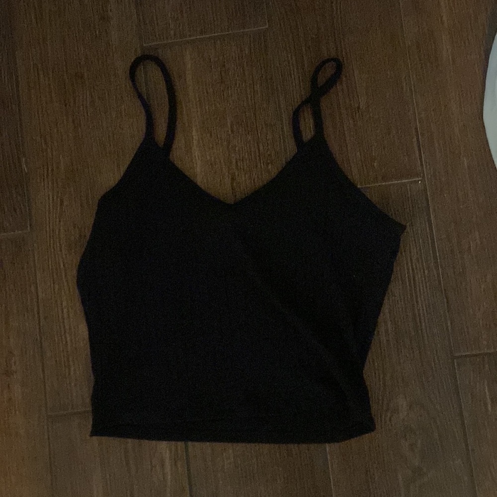 black crop tank